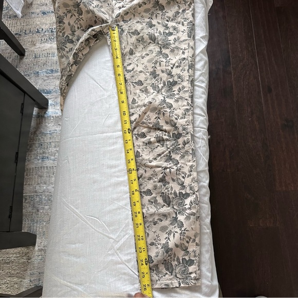 J Brand Floral Print Skinny Jeans Beige Gray Stretch Ankle Cropped Size 29 - Picture 5 of 6